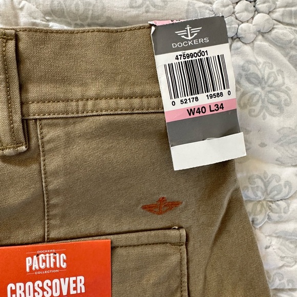 Dockers Pacific Collection Crossover Cargo Pants - NWT - 40x34 - Picture 3 of 3